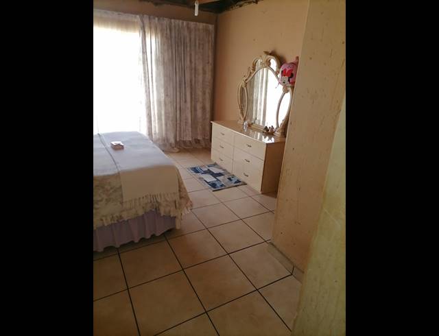 3 BEDROOM FREESTANDING FOR SALE IN TSAKANE EXT 12